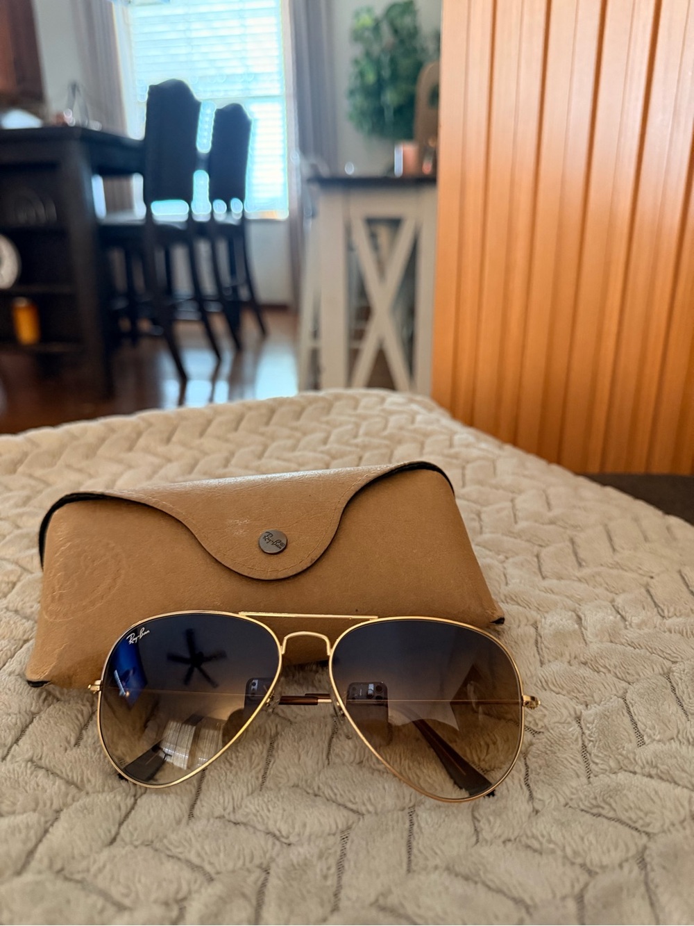 Ray-Ban women’s el Aviator Sunglasses in Gold with Brown Gradient Lenses